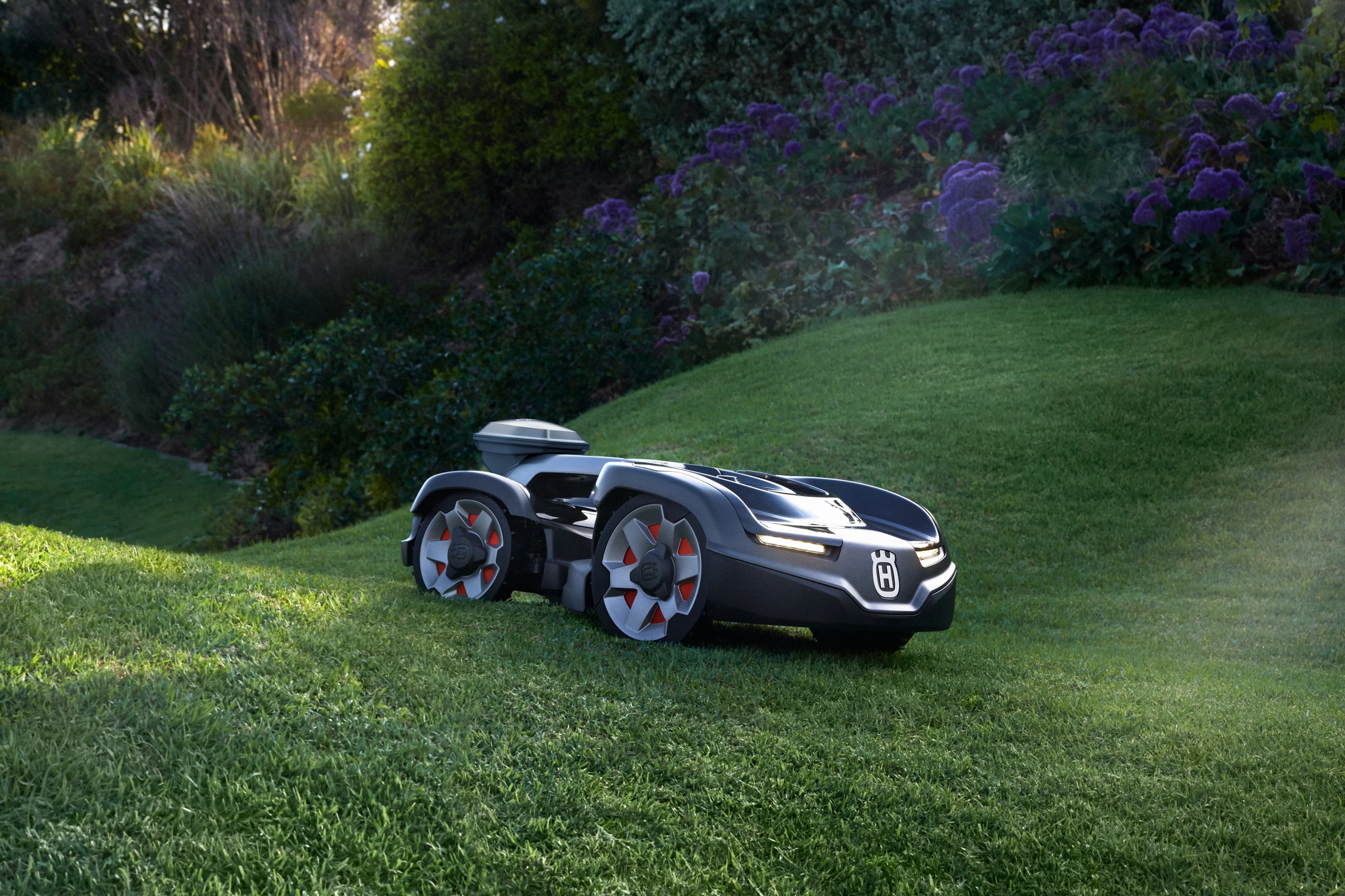 The articulated rear body design enables excellent maneuverability for navigation on complex lawns and through passages. The rear body also has a pivoting capability, considerably enhancing the traction in rough terrain, making the most out of the AWD operation on Automower® AWD models. image